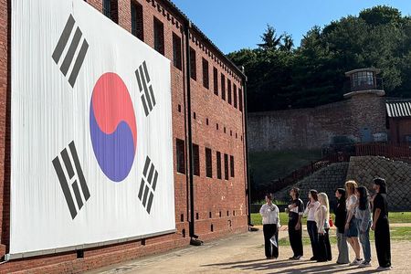 Seoul History Tour Deoksugung Palace and Seodaemun Prison