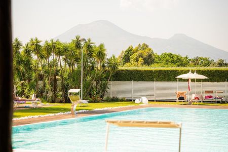 Pool & Wine Escape