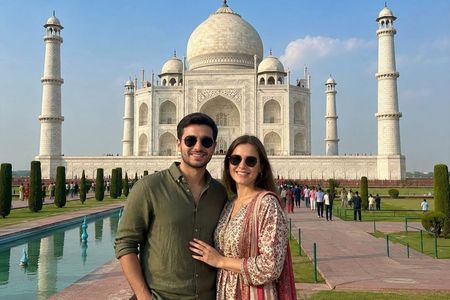 Luxury Delhi to Agra Tour with Taj Mahal and Agra Fort