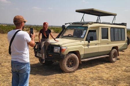 Half Day Tour Nairobi National Park With 4*4 Vehicle