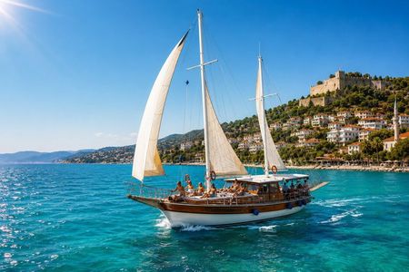 Kusadası Boutique Gulet Cruise with Lunch and Drinks