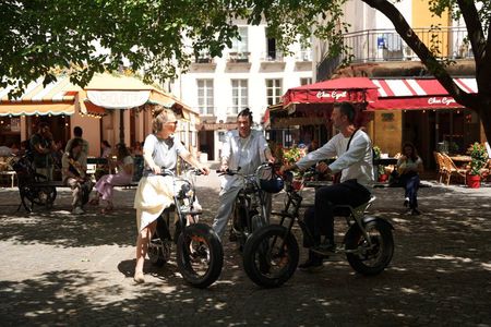 Private Paris electric bike ride with video