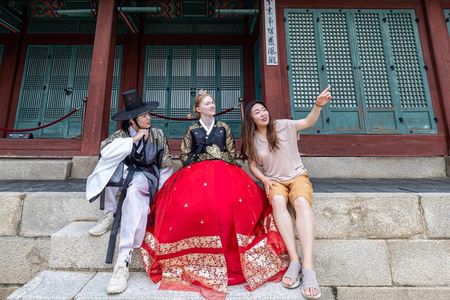 Seoul Old Meets New: Palace, Bukchon & Gwangjang Market