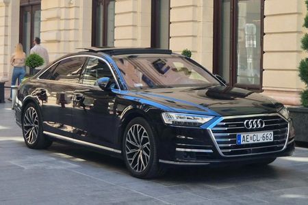 Budapest Luxury Private Tour by Executive Sedan (2-4 hrs)