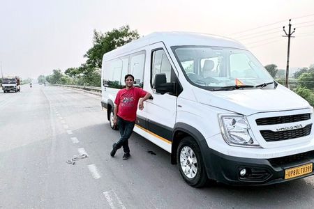 Same-Day Taj Mahal Group Tour From Delhi by Luxury Travelers