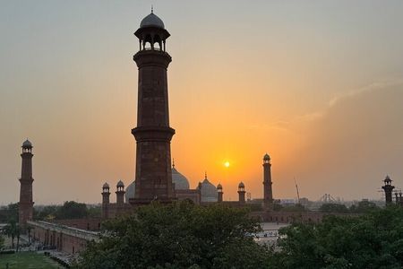 Lahore Private Tour-Fort, Walled City Royal Mosque & Wagah Border