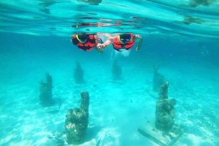 Dream catamaran in Isla Mujeres with buffet snorkel and open bar