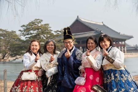 Flexible Private Van Tour in Seoul by Experts