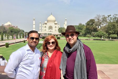 Delhi to Agra and Taj Mahal Private Day Trip by Express Train with Lunch