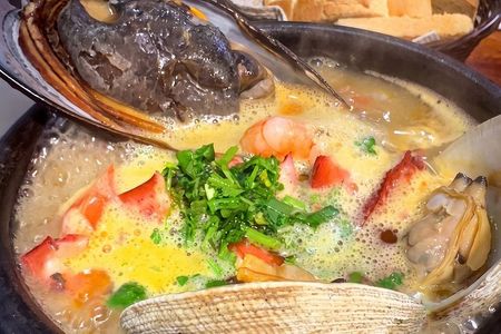 Santiago: Lastarria Food Tour with 5 Tastings and Ice Cream