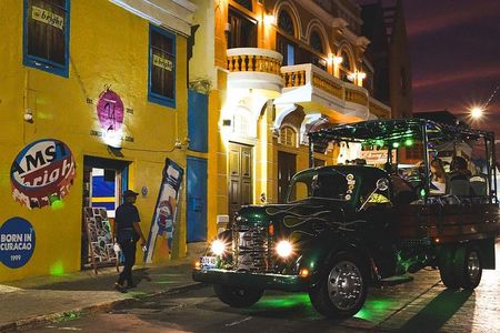 Punda Vibes Bus Tour with Sunset and Fireworks