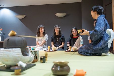 Kyoto Nishiki Market Walk Tour with Tea Ceremony Experience