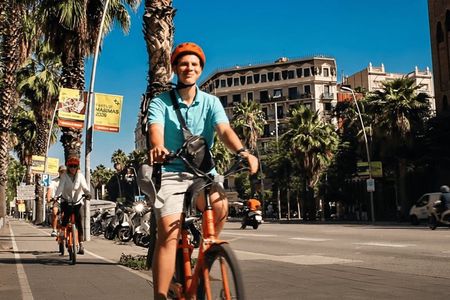 Barcelona Premium E-Bike Tour: Small Group City Experience