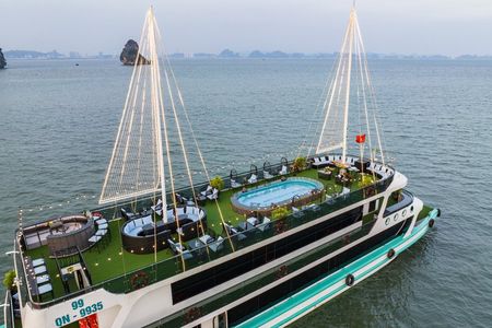 Halong Bay 5 Star Cruise with Buffet, Sung Sot, Luon Cave, Titop