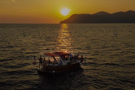 Sunset Boat Tour and Cinque Terre Aperitif from Monterosso