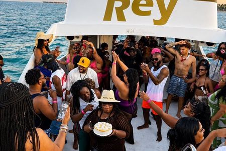 VIP Party Boat Punta Cana, Snorkeling, Open Bar, Sandbar y DJ