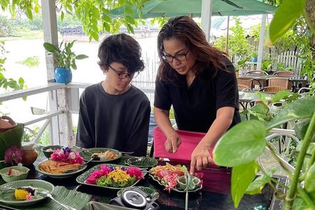 PRIVATE Thai Cooking Class & Scenic Boat Ride in Bangkok with Aoy