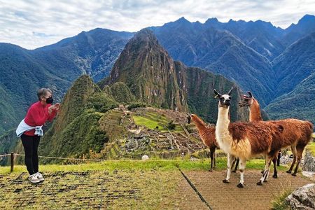 Machu Picchu, Sacred Valley & Rainbow Mountain - 5 Day Cusco
