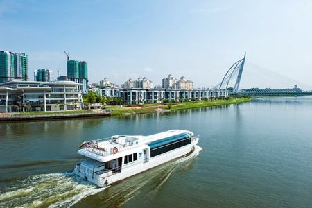 Explore Putrajaya: Iconic Landmarks & Lake Cruise Experience
