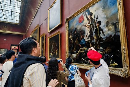 Louvre Museum Small-Group Guided Tour with Masterpieces & Access