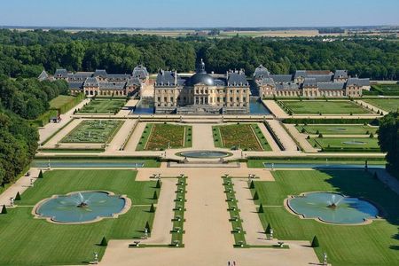 From Paris Château de Fontainebleau and Gardens Guided Day Trip