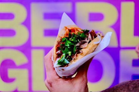 Berlin: Mitte District Food Tour with 7 Authentic Local Tastings