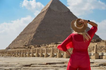 Full Cairo Trip from Hurghada: Pyramids, Sphinx, Museum & Lunch