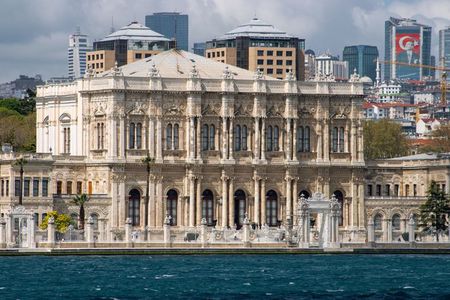 Private Dolmabahce Palace, Bosphorus Cruise & Spice Bazaar Tour