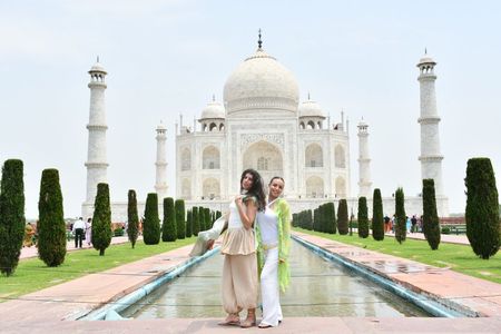 2-Days Private Luxury Taj Mahal Tour from Delhi with 5-Star Hotel