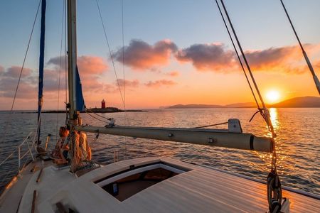 Aperitif and sunset cocktail on a sailing boat for max 6 adults
