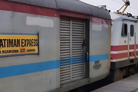 Gatimaan Train Taj Mahal Tour, Included 5-Star Marriott Lunch