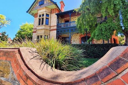 North Adelaide: Hills, Squares & Parklands Tour