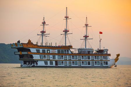 Top Luxury Experience: Dragon Legend Bai Tu Long Bay 2-Day Cruise