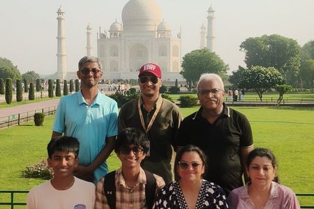 Private tour to Agra with Taj Mahal & Agra Fort by Car