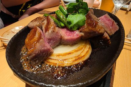 Tokyo Fish Market Tsukiji Food Tour with 3 Tastings