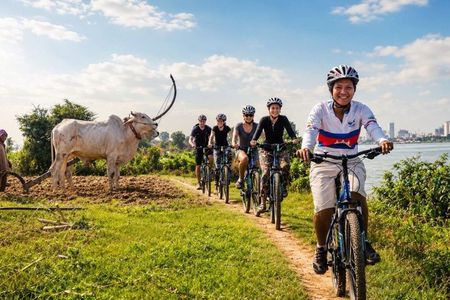 Phnom Penh: Countryside Bike Tour on the Silk Islands