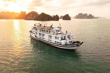 4-star Overnight Halong Bay Cruise from Hanoi and Return