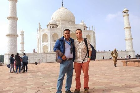 3 Hours Guided Taj Mahal Heritage and Garden Tour in Agra
