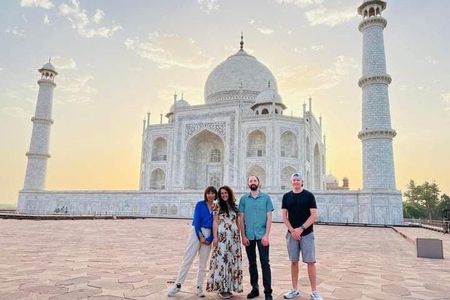 Taj Mahal Heritage and Agra Garden Private Guided Walking Tour