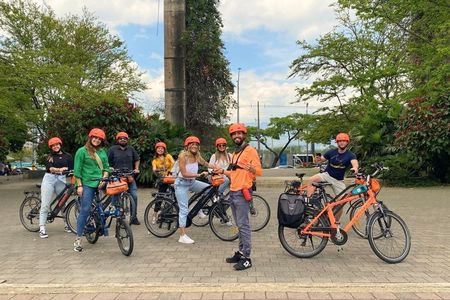 Medellin by Bicycle: Colombian Food Tour and Flavors