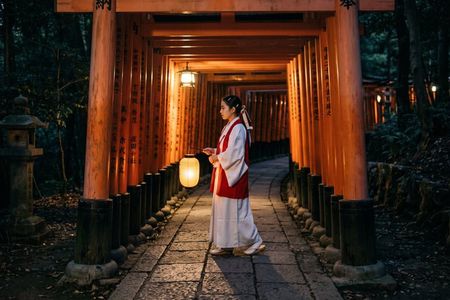 Evening Tour of Fushimi Inari Shrine Lanterns Scenic Views