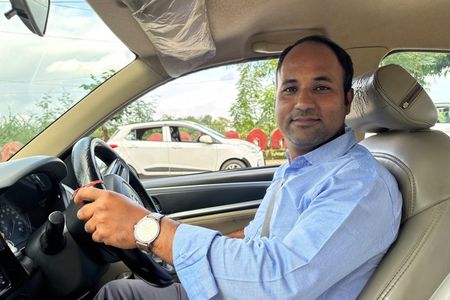 Delhi: Visits to Swaminarayan Akshardham with guide & transfers