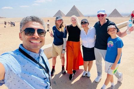 Giza Pyramids Private Tour with Egyptologist