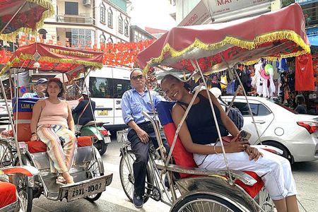 Private Hanoi Old Quarter Cyclo Tour with Street Food & Drinks