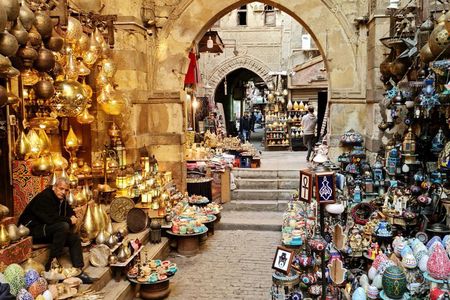 Guided Tour to the Pyramids & Khan El Khalili with Lunch
