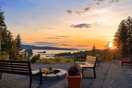 Ketchikan Fireside Feast: Open-Fire Salmon & Reindeer Dinner