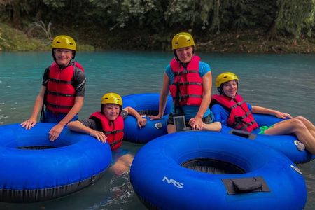 Tubing in Río Celeste: Aventure in Nature and Fresh Fruit