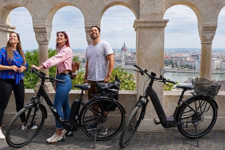 Budapest: Citadella, Buda Castle & Highlights E-Bike Tour