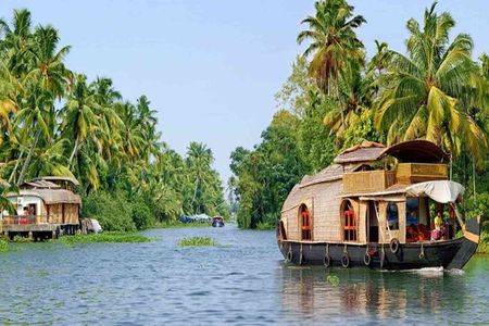 5 Days Luxury Kerala Tour with Houseboat Experience Private Tour