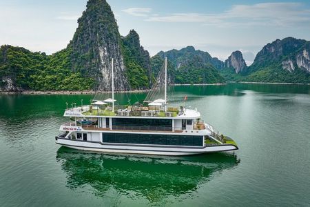 Halong Luxury Day Cruise: Buffet, Sunset Party & Jacuzzi